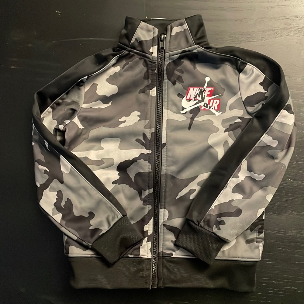 Jordan zip up sweater size 3T